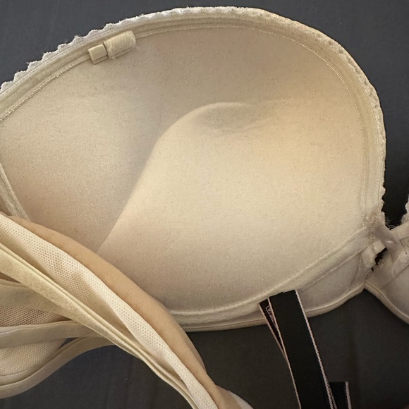 Victoria's Secret Cream Lace Strapless Bra - Picture 6 of 11